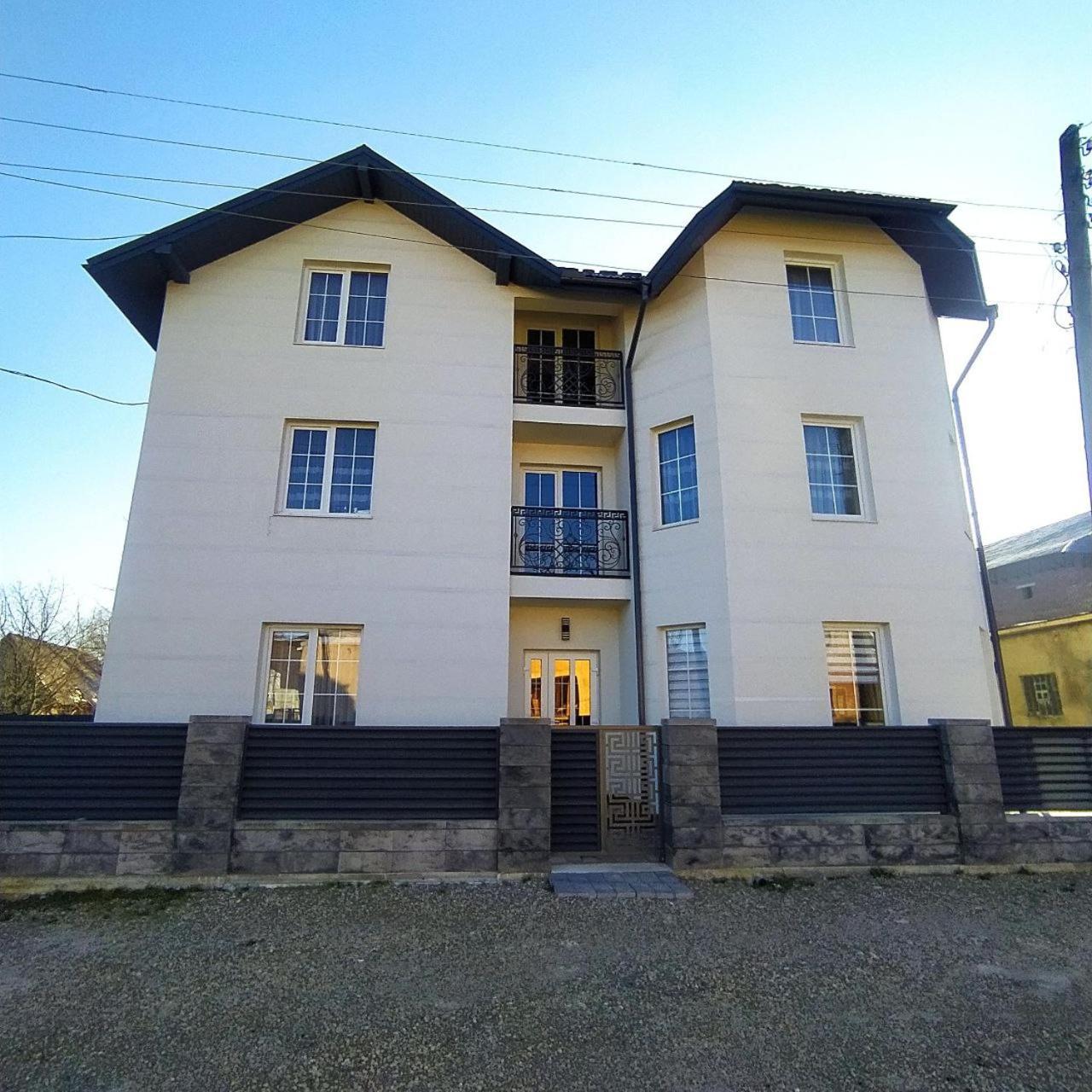 Harmony Bed and Breakfast Lazeshchyna Exteriör bild